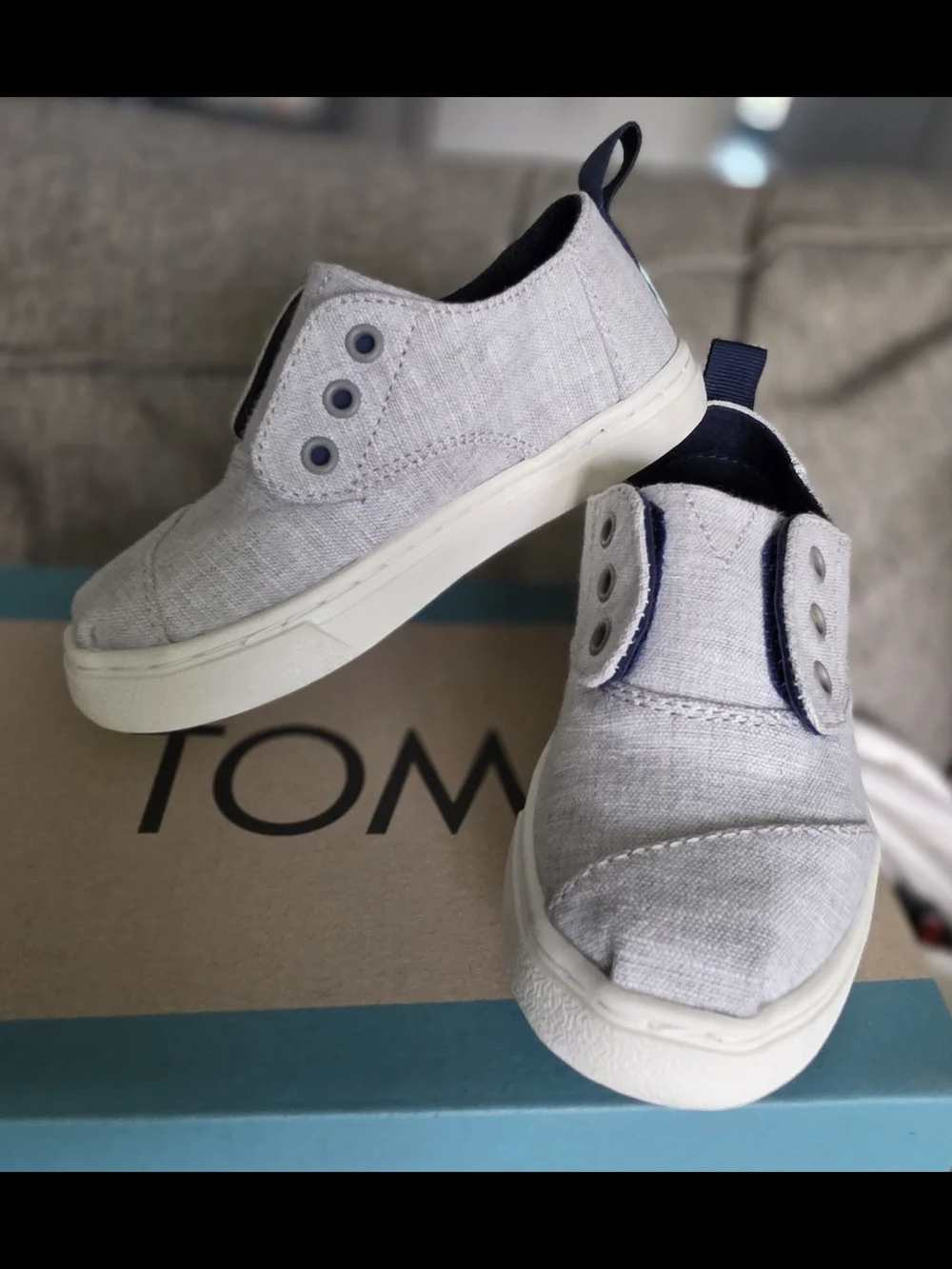 Toms Kids Slip-On Sneakers in Light Gray with Navy Trim Size 8